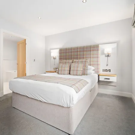 White Hart & Hotel 4*